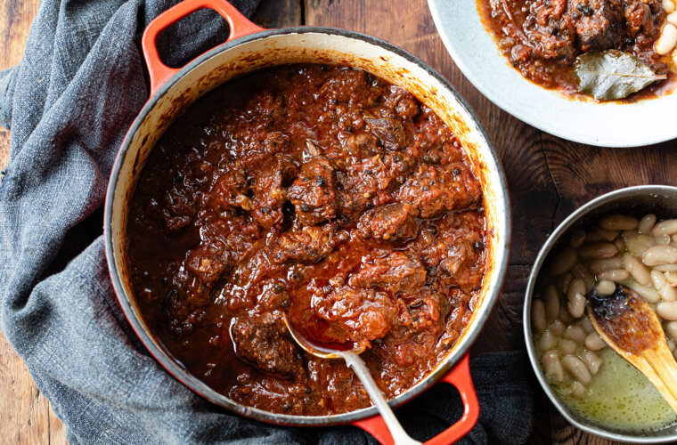 Tuscan beef and peppercorn stew slow-cooked with red wine and tomatoes until rich, tender and deeply savoury
